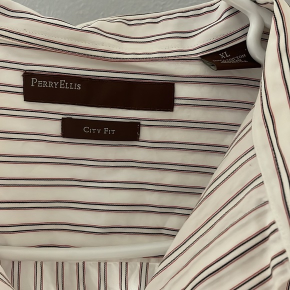 Button up - Picture 3 of 3